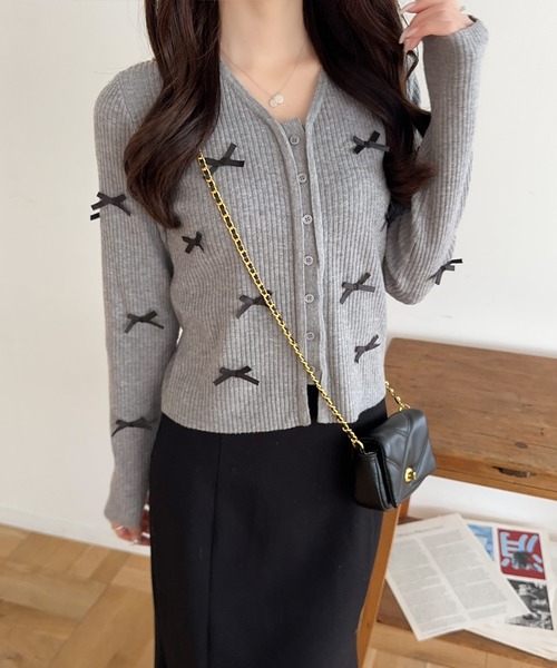 【mily bilet】程よい甘さで大人フェミニン。リボン使いVネックカーディガン mily bilet】程よい甘さで大人フェミニン。リボン使いVネック