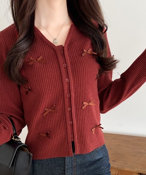 mily bilet(ミウィビレット)の「【mily bilet】程よい甘さで大人フェミニン。リボン使いVネックカーディガン(カーディガン/ボレロ・レディース・アイボリー/グレー/ベージュ/バーガンディー・X-LARGE/SMALL/MEDIUM/LARGE)」の6枚目の写真