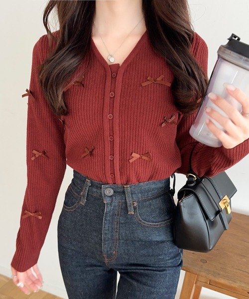 mily bilet(ミウィビレット)の「【mily bilet】程よい甘さで大人フェミニン。リボン使いVネックカーディガン(カーディガン/ボレロ・レディース・アイボリー/グレー/ベージュ/バーガンディー・X-LARGE/SMALL/MEDIUM/LARGE)」の9枚目の写真