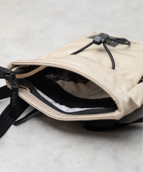 Mammut（マムート）の「《 MAMMUT 》 Xeron Pouch RT 1（ショルダーバッグ・レディース・ベージュ/ブラック・FREE）」の12枚目の写真