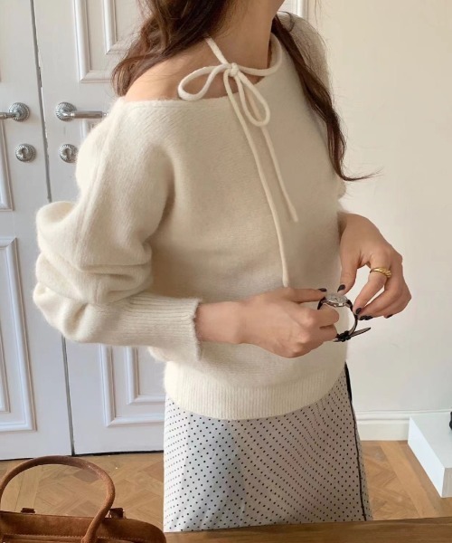 ECLIN(エクラン)の「オフショルダーリボンニットプルオーバー(ニット/セーター・レディース・オフホワイト/ブラック/ブルー/イエロー/パープル・FREE)」の7枚目の写真