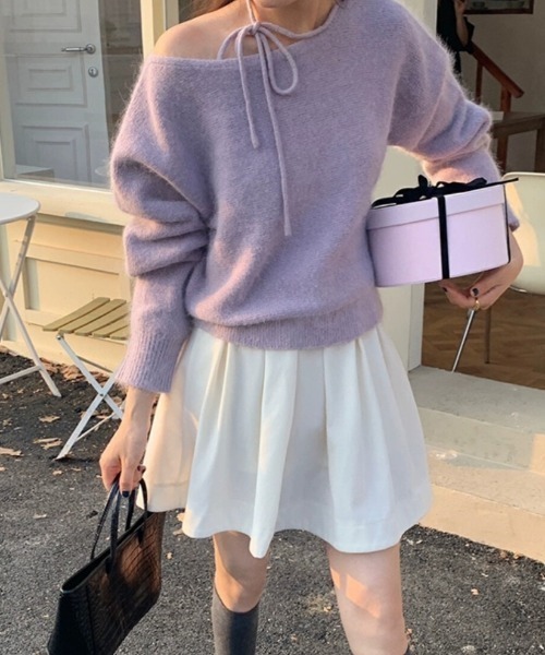 ECLIN(エクラン)の「オフショルダーリボンニットプルオーバー(ニット/セーター・レディース・オフホワイト/ブラック/ブルー/イエロー/パープル・FREE)」の8枚目の写真