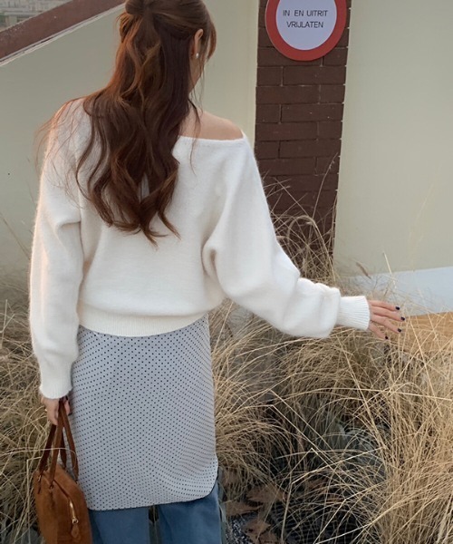 ECLIN(エクラン)の「オフショルダーリボンニットプルオーバー(ニット/セーター・レディース・オフホワイト/ブラック/ブルー/イエロー/パープル・FREE)」の19枚目の写真