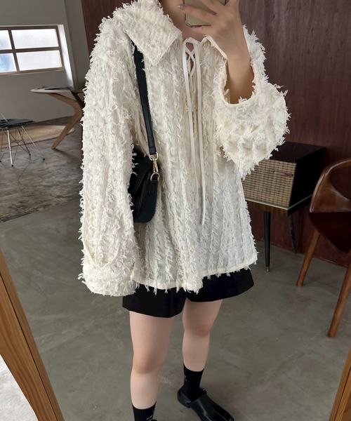 lawgy(ラウジー)の「big collar fringe cross point tops / ビッグカラーフリンジクロスポイントトップス(Tシャツ/カットソー・レディース・ブラウン/ホワイト/クリーム・FREE)」の2枚目の写真