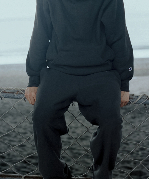 Champion（チャンピオン）の「CHAMPION / チャンピオン 別注 MODERN FIT SWEAT PANTS（スウェットパンツ・メンズ・ブラック系その他/ネイビー/チャコールグレー・LARGE/MEDIUM）」の5枚目の写真