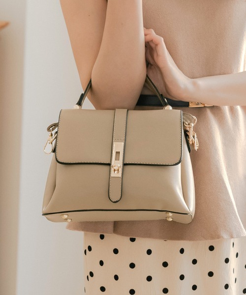 Julia Boutique（ジュリアブティック）の「フラップ2wayハンドバッグ（ハンドバッグ・レディース・グレー/オフホワイト/ブラック/レッド/ベージュ・ONE）」の4枚目の写真