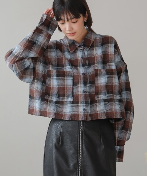 Bou Jeloud(ブージュルード)の「チェック柄ショートシャツ(シャツ/ブラウス・レディース・ブラック/ブラウン・38)」の1枚目の写真