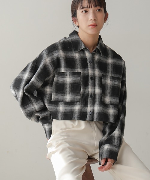 Bou Jeloud(ブージュルード)の「チェック柄ショートシャツ(シャツ/ブラウス・レディース・ブラック/ブラウン・38)」の2枚目の写真