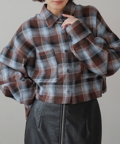 Bou Jeloud(ブージュルード)の「チェック柄ショートシャツ(シャツ/ブラウス・レディース・ブラック/ブラウン・38)」の3枚目の写真