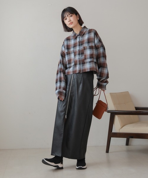 Bou Jeloud(ブージュルード)の「チェック柄ショートシャツ(シャツ/ブラウス・レディース・ブラック/ブラウン・38)」の4枚目の写真