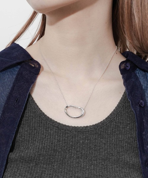 SMELLY（スメリー）の「メタルニュアンスリングネックレス（ネックレス・レディース・シルバー・-）」の10枚目の写真