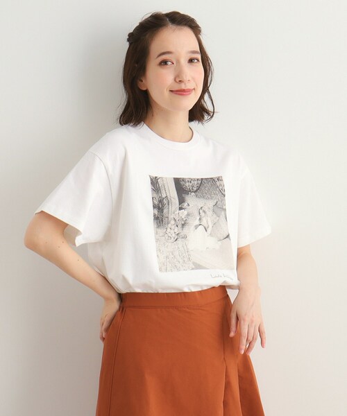 LAURA ASHLEY(ローラアシュレイ)の「【STORY掲載!/一部店舗限定カラーあり/大人気!日本製/Laura Ashley ヒストリーフォト】ガール フォトTシャツ(Tシャツ/カットソー・レディース・オフホワイト/グリーン系/ベビーピンク・38)」の4枚目の写真