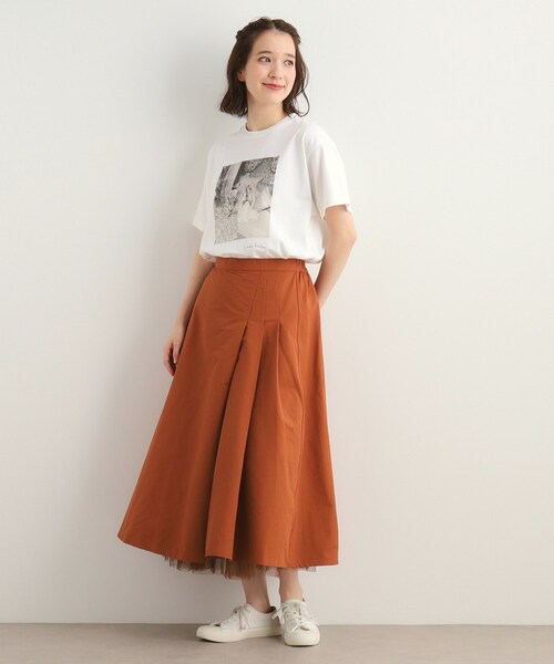 LAURA ASHLEY(ローラアシュレイ)の「【STORY掲載!/一部店舗限定カラーあり/大人気!日本製/Laura Ashley ヒストリーフォト】ガール フォトTシャツ(Tシャツ/カットソー・レディース・オフホワイト/グリーン系/ベビーピンク・38)」の6枚目の写真