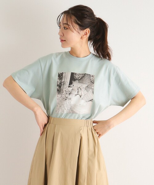 LAURA ASHLEY(ローラアシュレイ)の「【STORY掲載!/一部店舗限定カラーあり/大人気!日本製/Laura Ashley ヒストリーフォト】ガール フォトTシャツ(Tシャツ/カットソー・レディース・オフホワイト/グリーン系/ベビーピンク・38)」の10枚目の写真