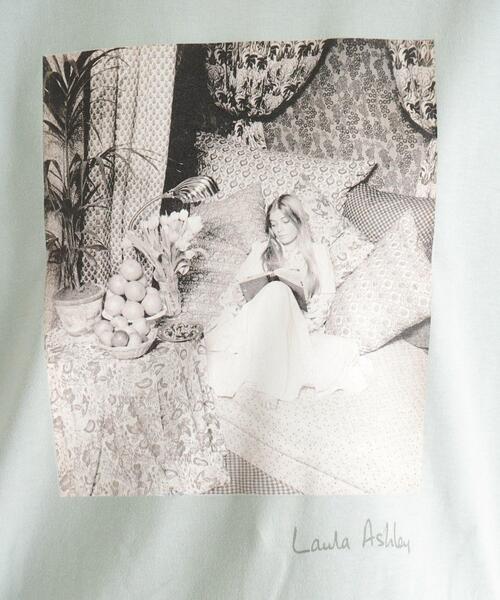 LAURA ASHLEY(ローラアシュレイ)の「【STORY掲載!/一部店舗限定カラーあり/大人気!日本製/Laura Ashley ヒストリーフォト】ガール フォトTシャツ(Tシャツ/カットソー・レディース・オフホワイト/グリーン系/ベビーピンク・38)」の13枚目の写真