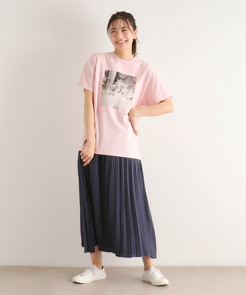 LAURA ASHLEY(ローラアシュレイ)の「【STORY掲載!/一部店舗限定カラーあり/大人気!日本製/Laura Ashley ヒストリーフォト】ガール フォトTシャツ(Tシャツ/カットソー・レディース・オフホワイト/グリーン系/ベビーピンク・38)」の17枚目の写真