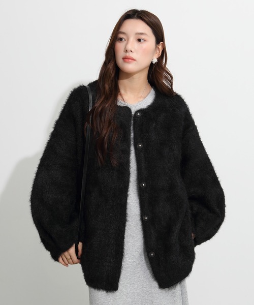 by LEGNA（バイレグナ）の「【シーズン最終値下げ】【選べる丈・タイプ】フェザーヤーンシャギーニットカーディガン（その他アウター・レディース・グレー系1/アイボリー系1/ベージュ/ブルー系1/カーキ系1/アイボリー/カーキ/チャコールグレー/ブルー/ベージュ系1/ブラック系/ブラック・ロング丈/レギュラー丈）」の2枚目の写真