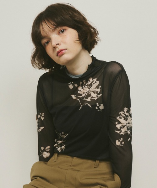 Unitage（ユニテージ）の「フラワープリントシアーハイネックトップス（Tシャツ/カットソー・レディース・ブラック/ベージュ・FREE）」の5枚目の写真