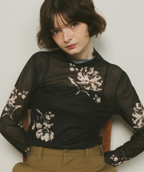 Unitage（ユニテージ）の「フラワープリントシアーハイネックトップス（Tシャツ/カットソー・レディース・ブラック/ベージュ・FREE）」の3枚目の写真