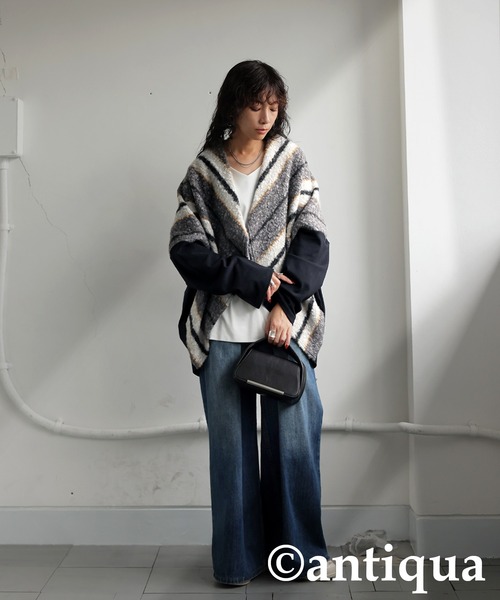 antiqua(アンティカ)の「ボア切り替えカーディガン(カーディガン/ボレロ・レディース・ブラック/ネイビー・ONESIZE)」の6枚目の写真