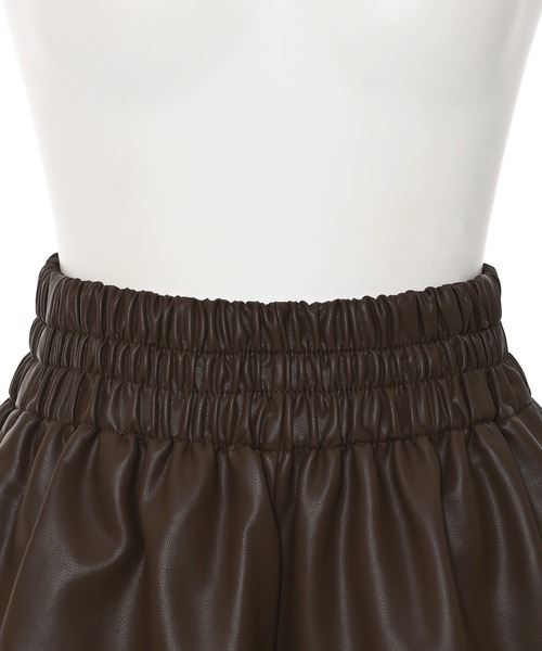 Narcissus（ナルシス）の「フェイクレザーショートパンツ（その他パンツ・レディース・ブラウン/ブラック・FREE）」の4枚目の写真