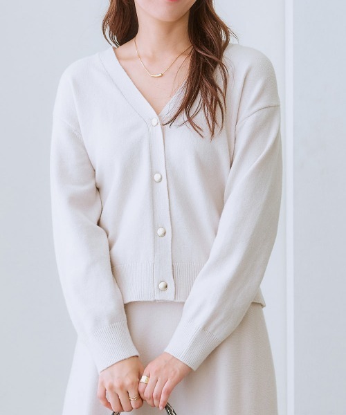 7days Life Styling(セブンデイズライフスタイリング)の「ゴールドボタンVネックニットカーディガン(カーディガン/ボレロ・レディース・アイボリー/ラベンダー/杢グレー/ブラック・M/L/LL/S/3L)」の9枚目の写真