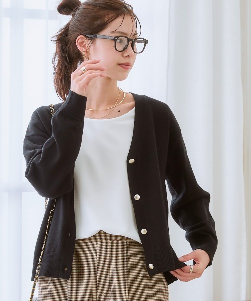 7days Life Styling(セブンデイズライフスタイリング)の「ゴールドボタンVネックニットカーディガン(カーディガン/ボレロ・レディース・アイボリー/ラベンダー/杢グレー/ブラック・M/L/LL/S/3L)」の19枚目の写真