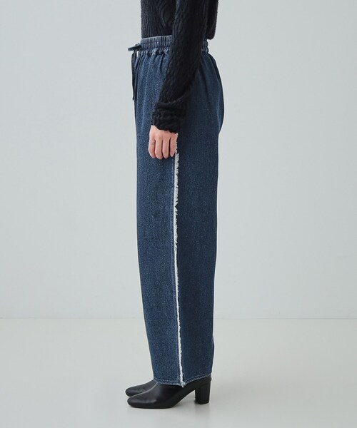 Cutie Blonde（キューティーブロンド）の「◆【あったか裏起毛】サイドフリンジがアクセント イージーデニムパンツ（デニムパンツ・レディース・ライトブルー/ネイビー・01/04/03/02）」の12枚目の写真