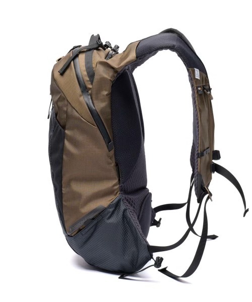 AS2OV(アッソブ)の「【AS2OV/アッソブ】 EPIC DAY PACK(バックパック/リュック・メンズ・ブラック/キャメル・FREE)」の6枚目の写真