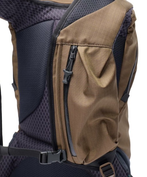 AS2OV(アッソブ)の「【AS2OV/アッソブ】 EPIC DAY PACK(バックパック/リュック・メンズ・ブラック/キャメル・FREE)」の14枚目の写真