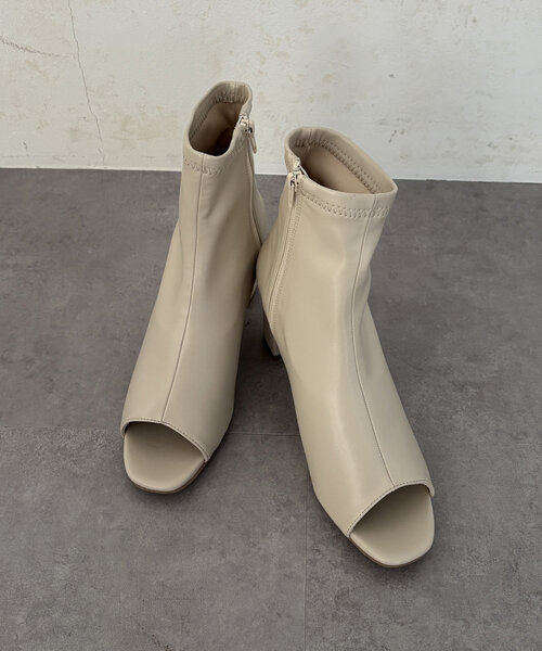 Thevon（ゼボン）の「オープントゥ合皮ヒールブーツ（ブーツ・レディース・ブラック/アイボリー・M/L）」の15枚目の写真