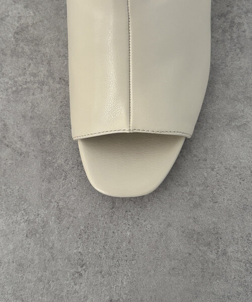 Thevon（ゼボン）の「オープントゥ合皮ヒールブーツ（ブーツ・レディース・ブラック/アイボリー・M/L）」の14枚目の写真