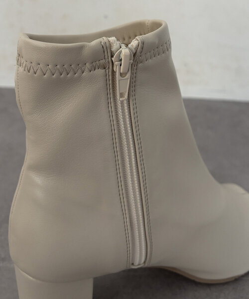 Thevon（ゼボン）の「オープントゥ合皮ヒールブーツ（ブーツ・レディース・ブラック/アイボリー・M/L）」の13枚目の写真