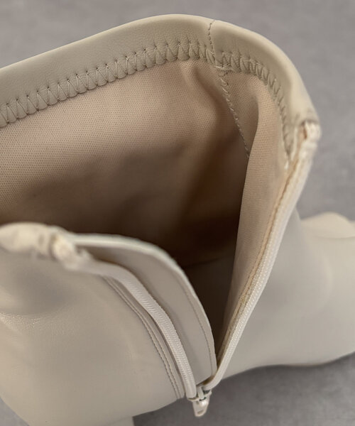 Thevon（ゼボン）の「オープントゥ合皮ヒールブーツ（ブーツ・レディース・ブラック/アイボリー・M/L）」の12枚目の写真