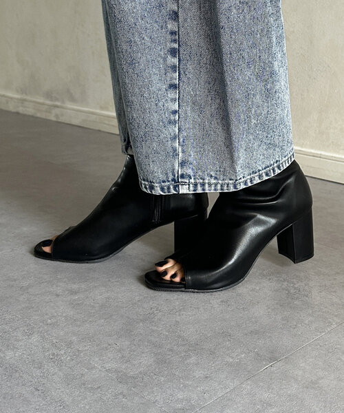 Thevon（ゼボン）の「オープントゥ合皮ヒールブーツ（ブーツ・レディース・ブラック/アイボリー・M/L）」の9枚目の写真