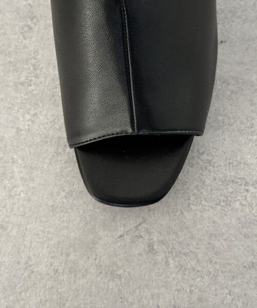 Thevon（ゼボン）の「オープントゥ合皮ヒールブーツ（ブーツ・レディース・ブラック/アイボリー・M/L）」の6枚目の写真
