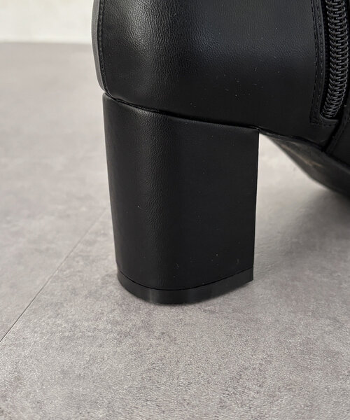 Thevon（ゼボン）の「オープントゥ合皮ヒールブーツ（ブーツ・レディース・ブラック/アイボリー・M/L）」の3枚目の写真