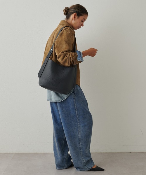 IACUCCI（イアクッチ）の「グッシオ ミディアムショルダー ALCE