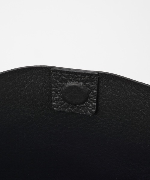 IACUCCI（イアクッチ）の「ルオータ ミディアムショルダー ALCE（ショルダーバッグ・レディース・キャメル/グレー/ブラック・FREE）」の6枚目の写真