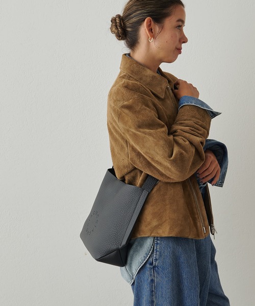 IACUCCI（イアクッチ）の「ルオータ ミディアムショルダー ALCE（ショルダーバッグ・レディース・キャメル/グレー/ブラック・FREE）」の18枚目の写真