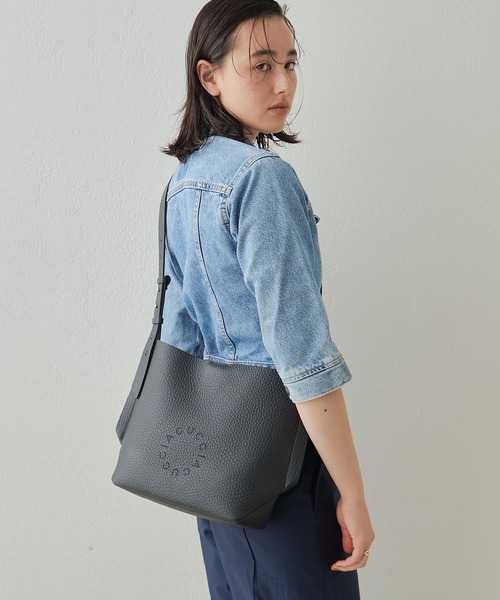 IACUCCI（イアクッチ）の「ルオータ ミディアムショルダー ALCE（ショルダーバッグ・レディース・キャメル/グレー/ブラック・FREE）」の20枚目の写真