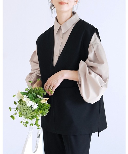 reca(レカ)の「シャーリング袖ボリュームブロードシャツ(シャツ/ブラウス・レディース・オフホワイト/ブラック/グレイッシュベージュ/ライトグレー・M)」の4枚目の写真