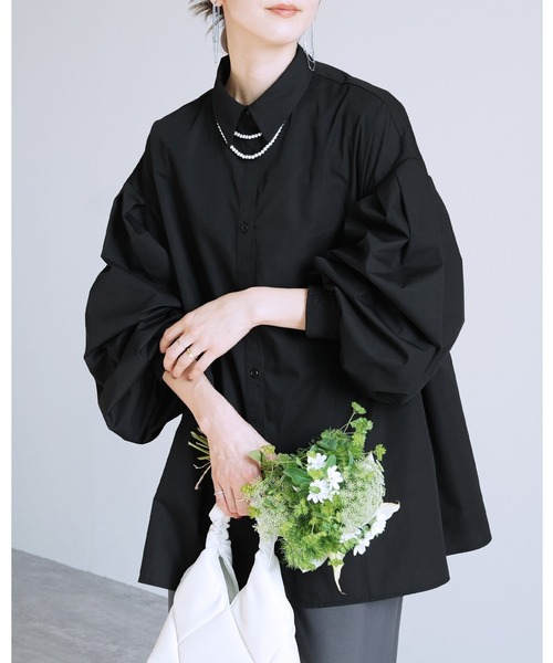 reca(レカ)の「シャーリング袖ボリュームブロードシャツ(シャツ/ブラウス・レディース・オフホワイト/ブラック/グレイッシュベージュ/ライトグレー・M)」の2枚目の写真