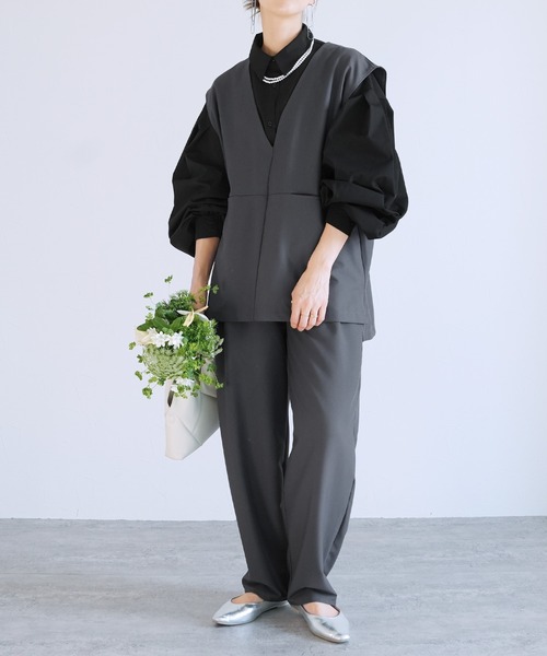 reca(レカ)の「シャーリング袖ボリュームブロードシャツ(シャツ/ブラウス・レディース・オフホワイト/ブラック/グレイッシュベージュ/ライトグレー・M)」の8枚目の写真