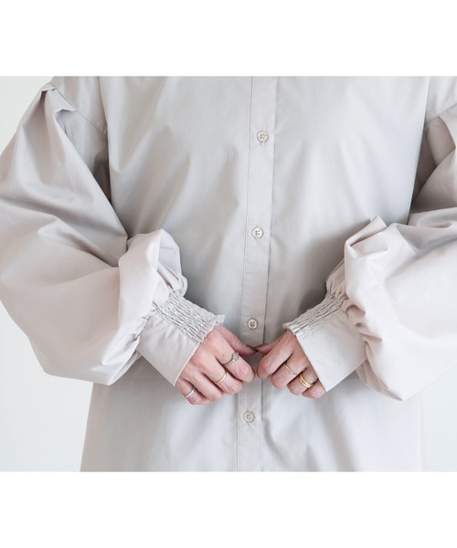 reca(レカ)の「シャーリング袖ボリュームブロードシャツ(シャツ/ブラウス・レディース・オフホワイト/ブラック/グレイッシュベージュ/ライトグレー・M)」の19枚目の写真