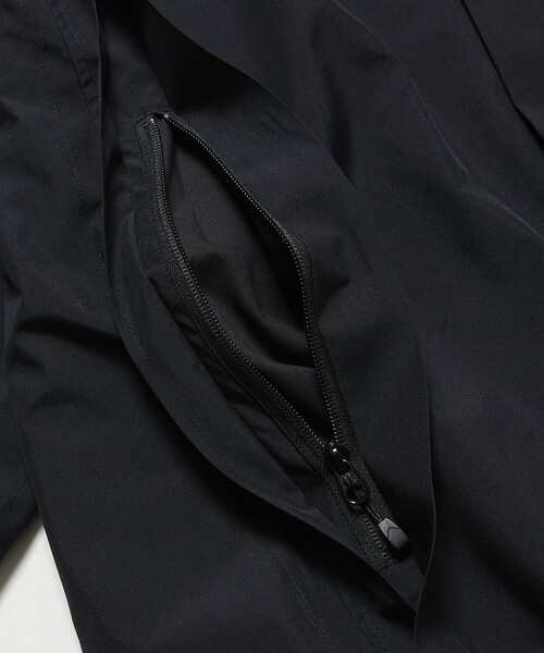 +phenix(プラスフェニックス)の「+phenix/プラスフェニックス SP GORE-TEX WINDSTOPPER HOODIE JACKET/別注 ゴアテックス ウインドストッパー フーディー ジャケット/マウンテンパーカー(ブルゾン・メンズ・チャコールグレー/ブラック/ブラック×グレー・SMALL/MEDIUM/LARGE)」の8枚目の写真