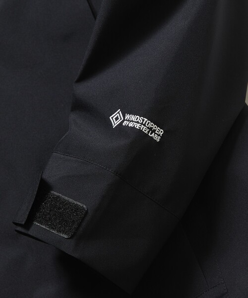 +phenix(プラスフェニックス)の「+phenix/プラスフェニックス SP GORE-TEX WINDSTOPPER HOODIE JACKET/別注 ゴアテックス ウインドストッパー フーディー ジャケット/マウンテンパーカー(ブルゾン・メンズ・チャコールグレー/ブラック/ブラック×グレー・SMALL/MEDIUM/LARGE)」の10枚目の写真