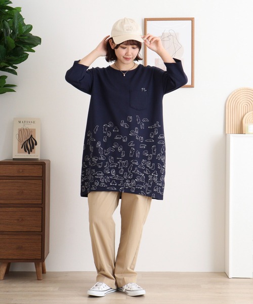 Quelle Chance(ケルシャンス)の「くまうじゃうじゃプリントチュニック(Tシャツ/カットソー・レディース・スモークピンク/ベージュ/ネイビー・M)」の6枚目の写真
