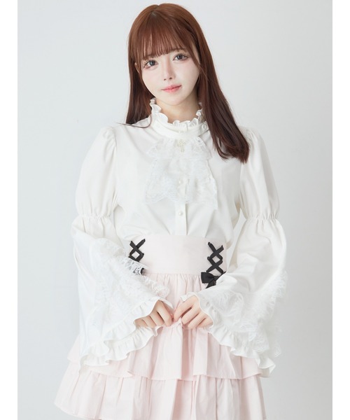 Jamie エーエヌケー（ジェイミーエーエヌケー）の「ジャボ付き姫袖ブラウス（シャツ/ブラウス・レディース・ブラック/ホワイト・M）」の2枚目の写真