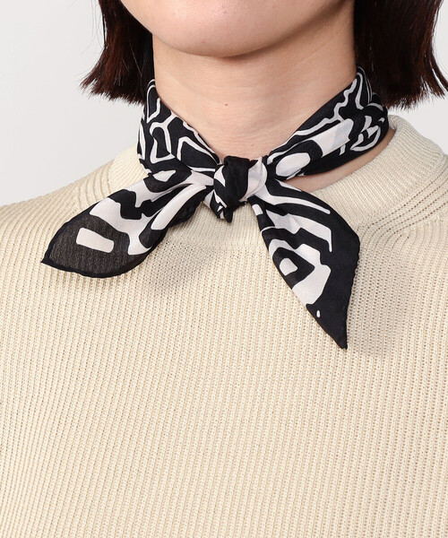 Bshop（ビショップ）の「Bleck | シルククレープ スカーフ（バンダナ/スカーフ・レディース・ブラック系その他/ブルー系その他5・ONE）」の2枚目の写真